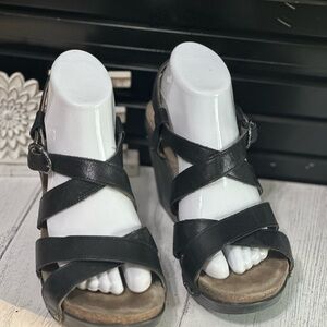 Dansko Frida Black wedge Leather Sandals